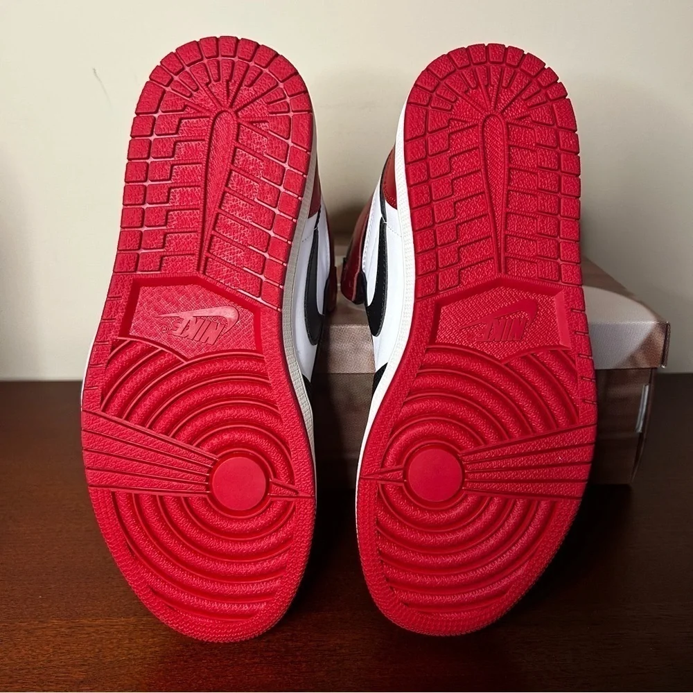 Nike Air Jordan 1 Retro High OG Black Toe (8 Men's / 9.5 Women's) - Picture 9 of 13